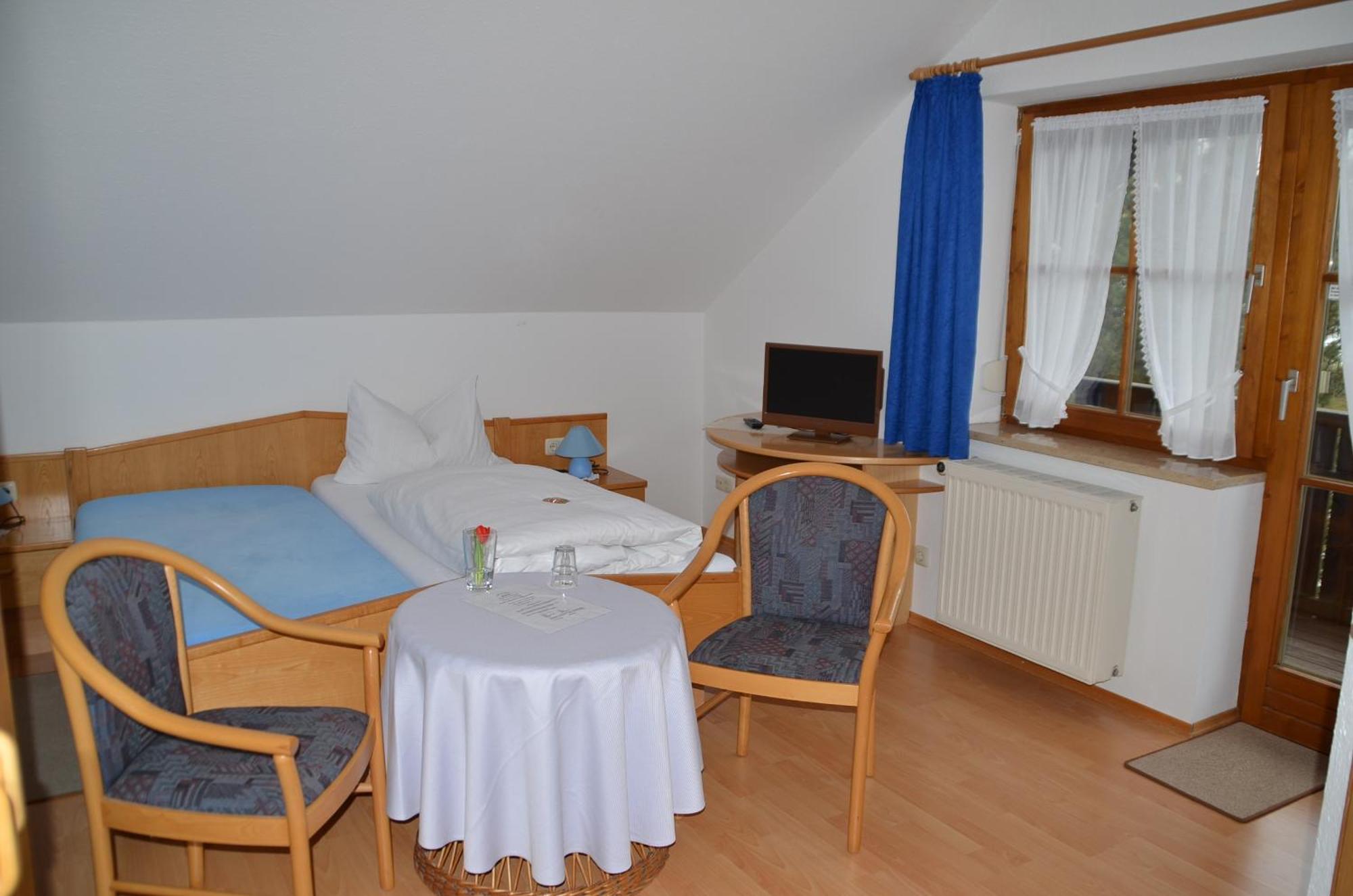 Uebernachtungsmoeglichkeit In Maierhoefen Grunenbach Bilik gambar